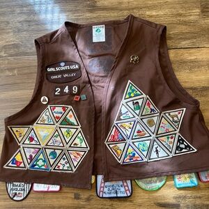 Girl Scouts USA Great Valley 249 Brown Vest With 45 Patches Large (14-16)